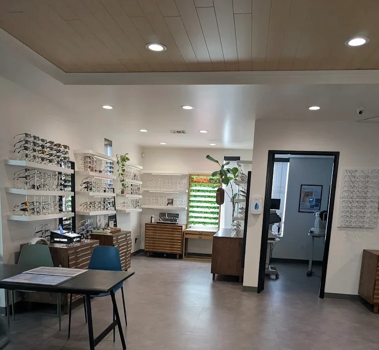 The storefront of Blink Eyecare, your trusted Treehouse Eyes provider in Phoenix, AZ.