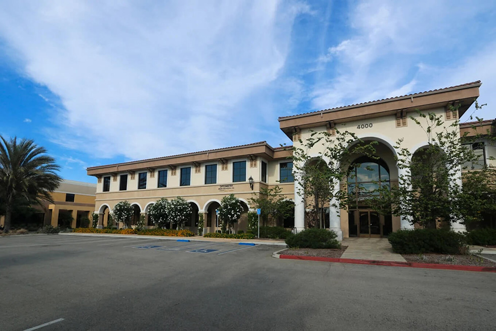 The storefront of Dean Amundsen, O.D., your trusted Treehouse Eyes provider in Camarillo, CA.