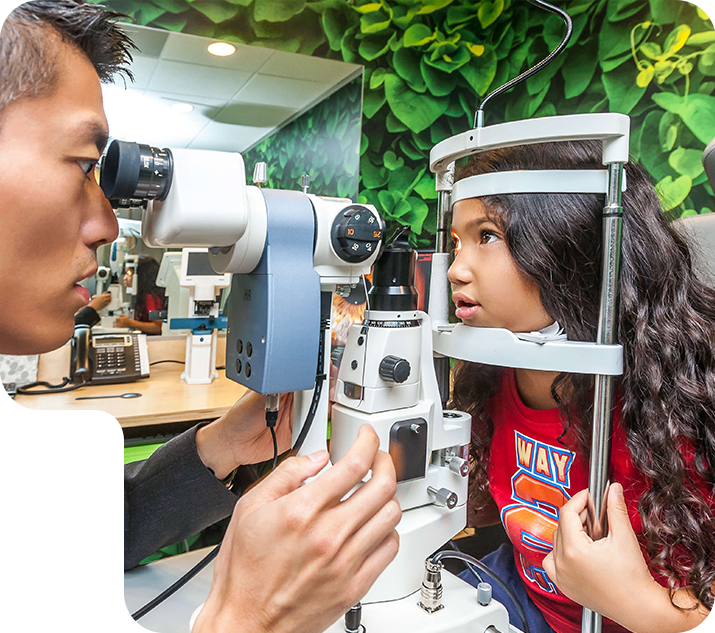 Treehouse-Doctor-Examining-Patient-panoram