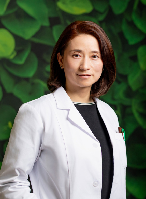 Maria-Liu-headshot-photo-op